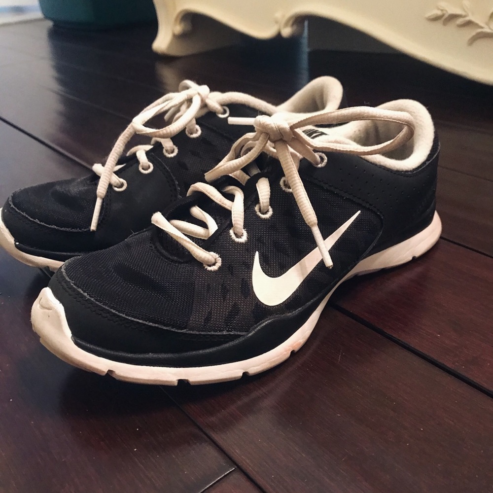Black Nike training sneakers